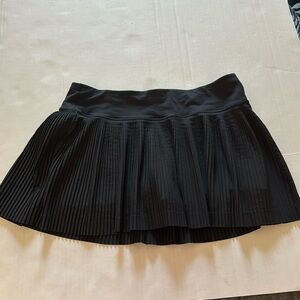 Lululemon🍋 pleated skirt size 6